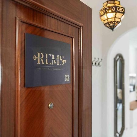 Spacious & Authentic Apartment By Rems Малага Экстерьер фото