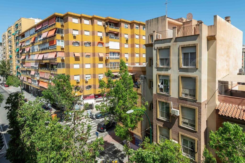 Spacious & Authentic Apartment By Rems Малага Экстерьер фото